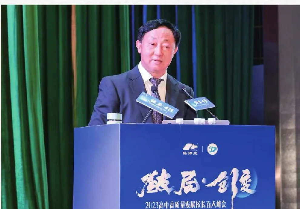 武汉襄五学校校长贺欣荣